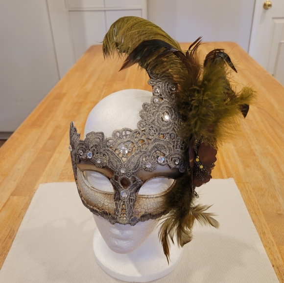 🟤EUC~ MARDI GRAS MASK - Picture 4 of 10